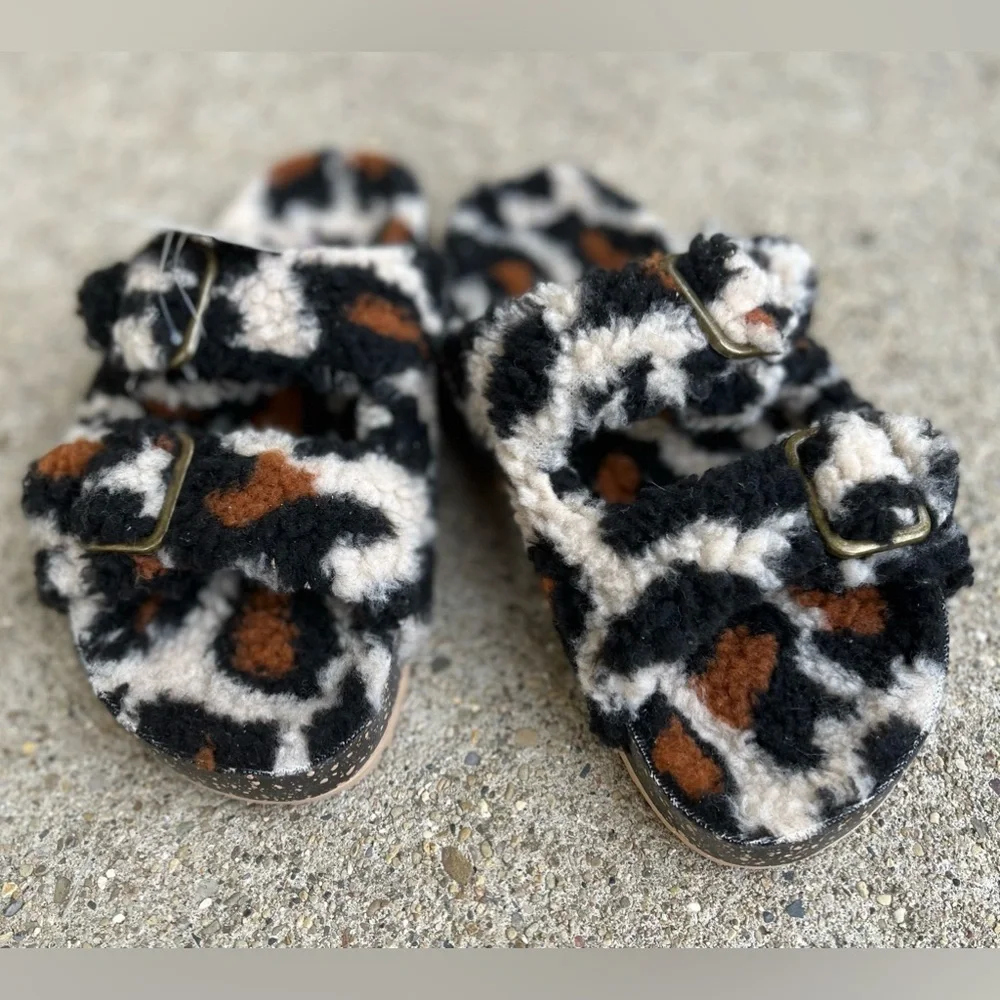 Fuzzy Leopard Print Comfy Indoor Outdoor Sandals Slippers 2 Buckle Comfy ❤️ NWT - Picture 1 of 7